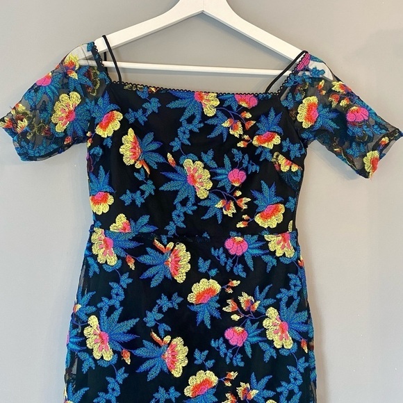 Topshop Off-The-Shoulder Floral Embroidered Bodycon Mini Dress - Picture 2 of 15